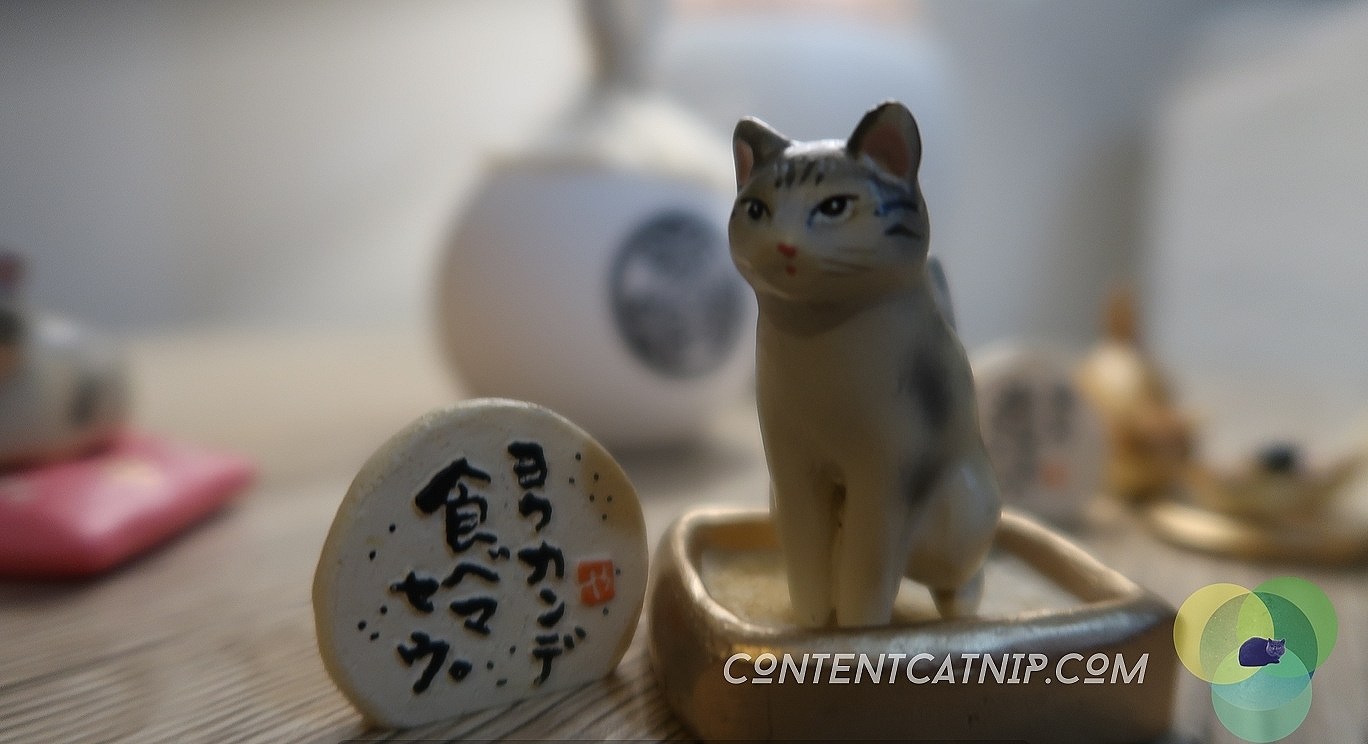 Netsuke & Gashapon toys Ancient Japanese treasures and modern collectibles