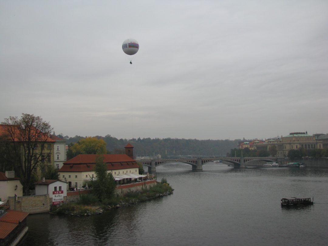Every Picture Tells a Story: Romantic Autumn Days in Prague