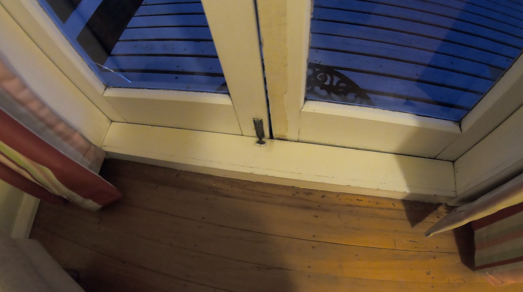 Our former place in Auckland, where a 3 cm gap in all of the windows and doors meant we were constantly sick and the whole place was covered in mould - just normal by Kiwi standards.