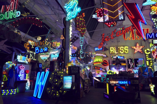 13.12.02_GODS-OWN-JUNKYARD_001-001-528x352