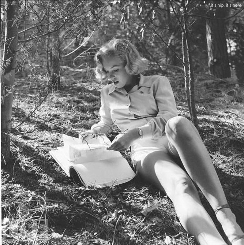 Marilyn Monroe Reading