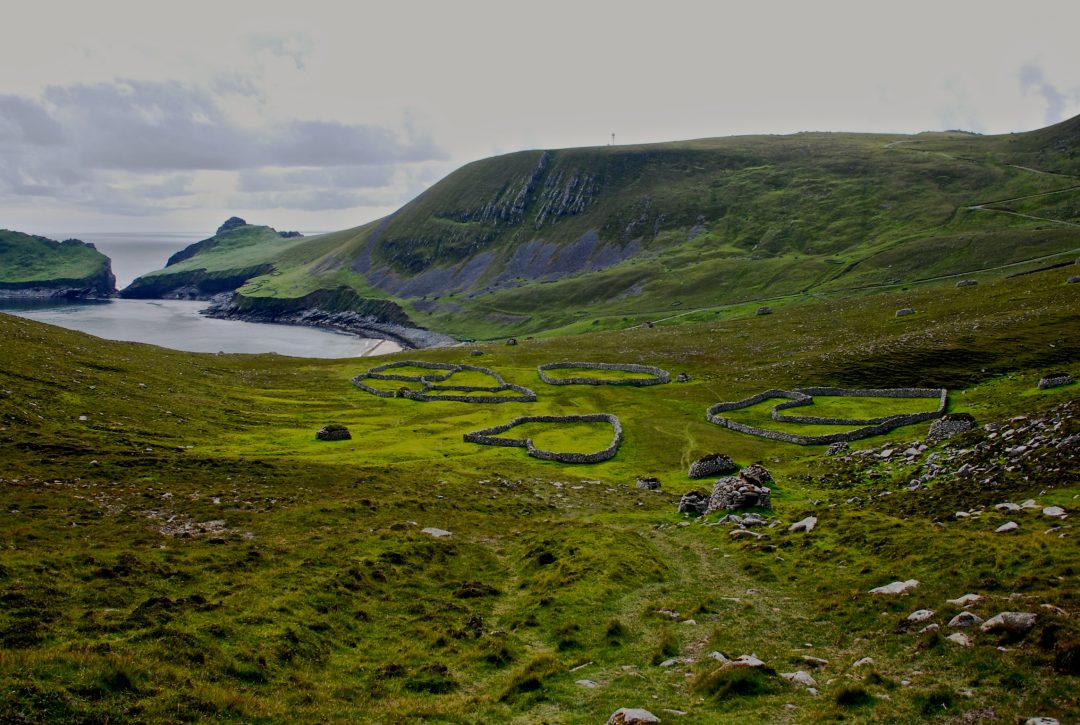 Book Review: Island of Wings by Karin Altenberg https://wp.me/p41CQf-KRb
