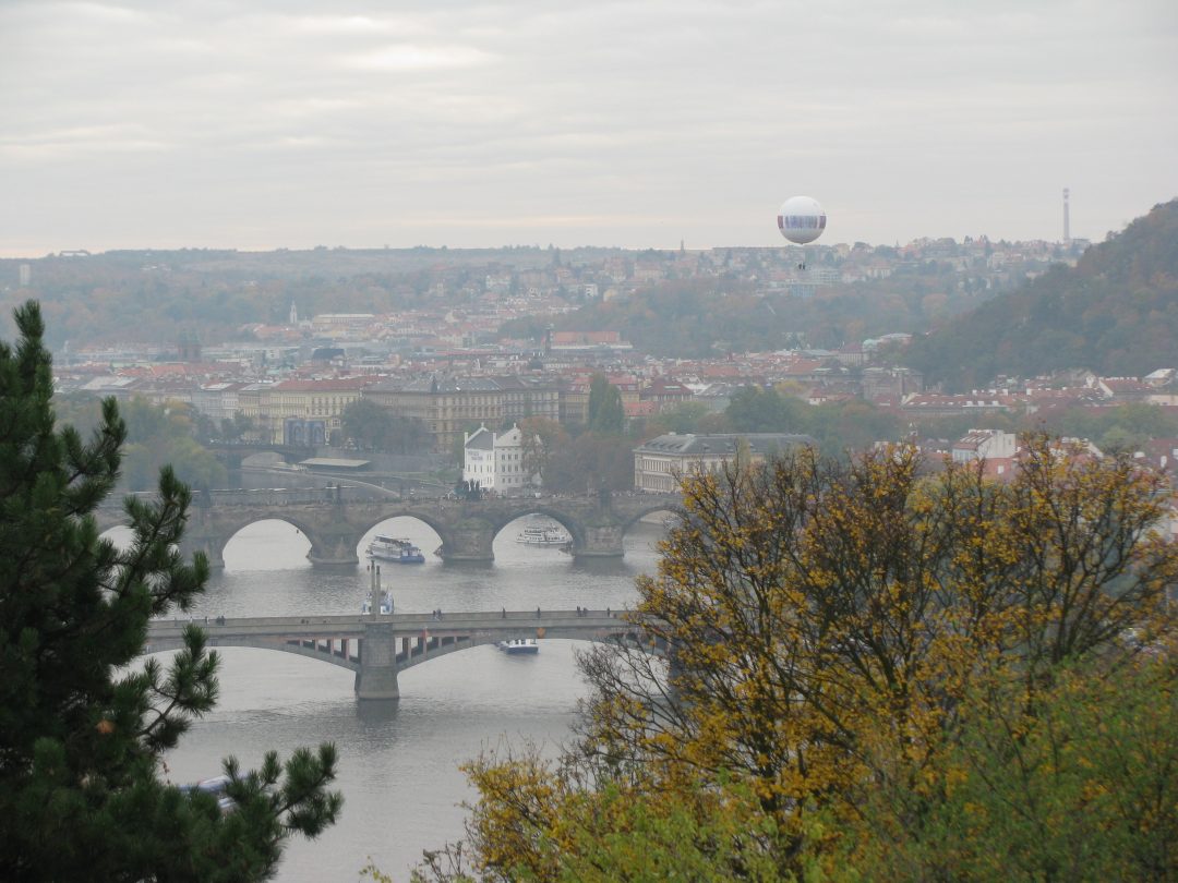 Every Picture Tells a Story: Romantic Autumn Days in Prague