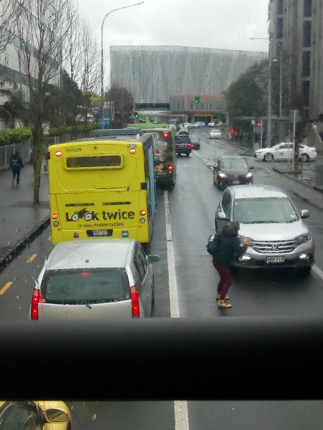 Auckland traffic on Grafton road