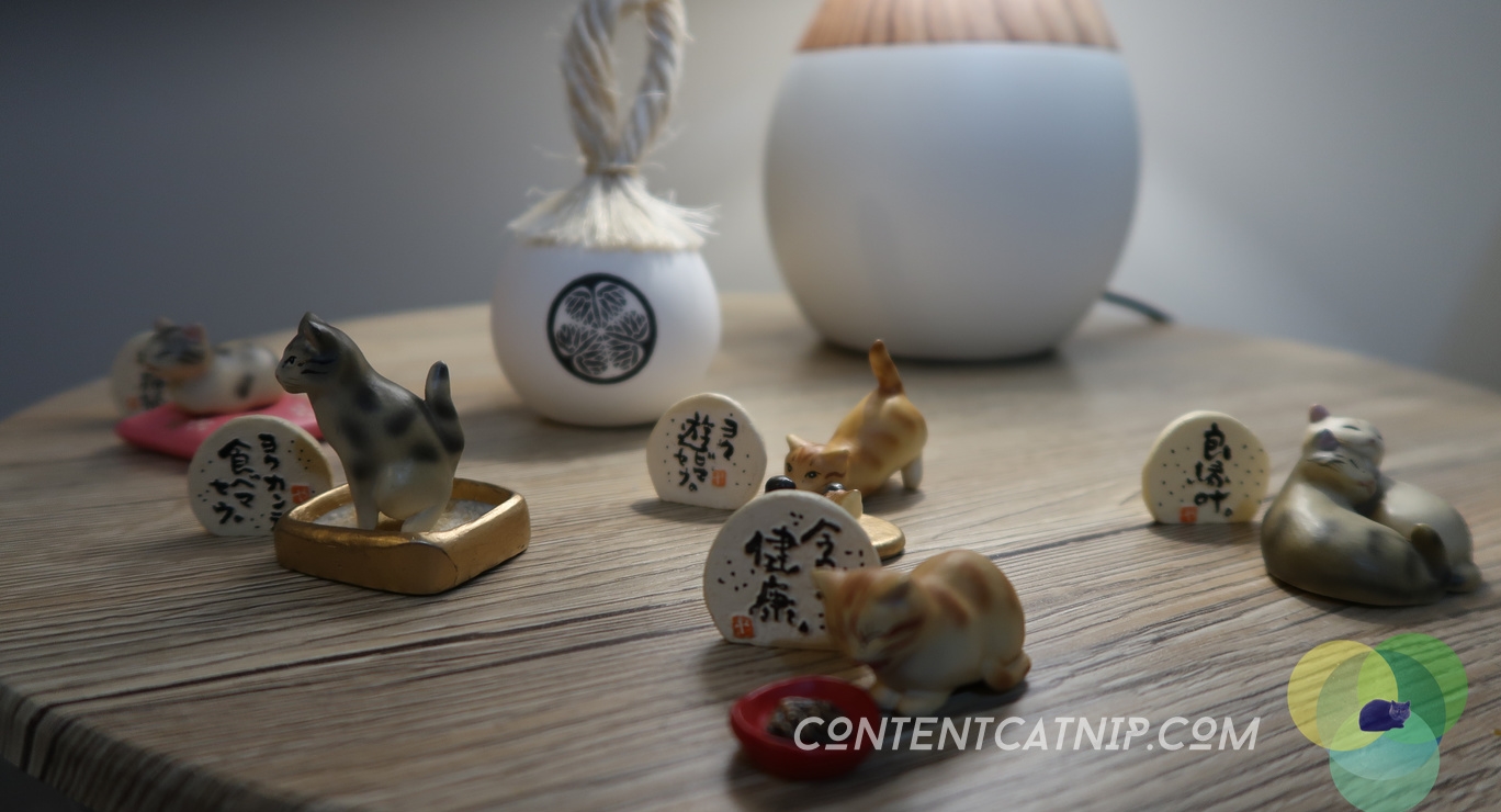 Netsuke & Gashapon toys Ancient Japanese treasures and modern collectibles