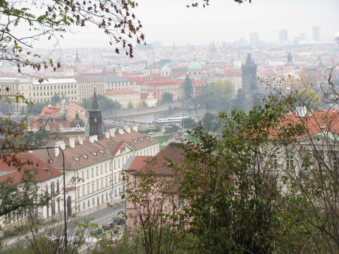 Every Picture Tells a Story: Romantic Autumn Days in Prague