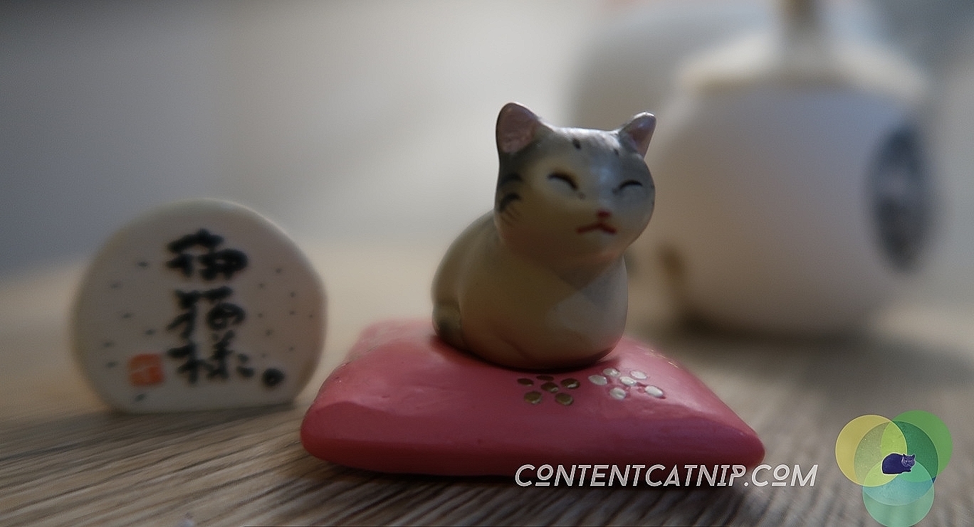 Netsuke & Gashapon toys Ancient Japanese treasures and modern collectibles