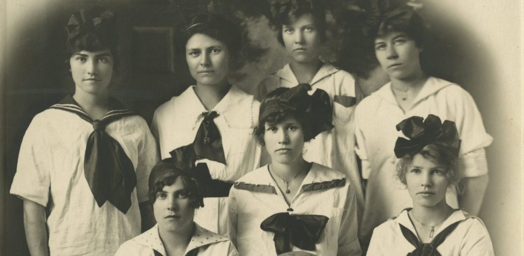 Every Picture Tells A Story: Oregon Historical Society Girls basketball team, 1915