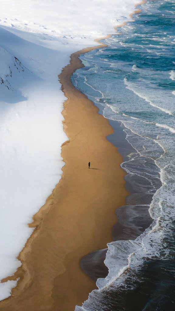 Snow along a lonely stretch of coast of Tottori prefecture, Japan