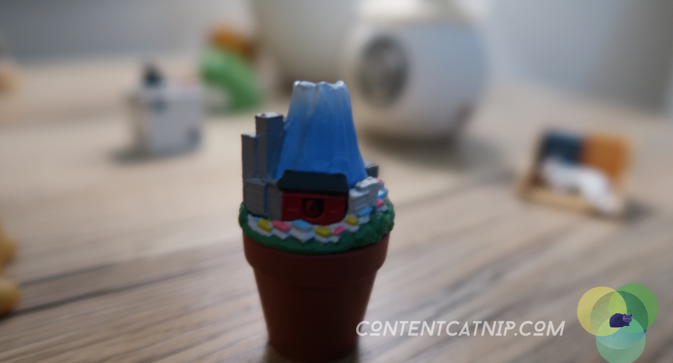 Netsuke & Gashapon toys Ancient Japanese treasures and modern collectibles