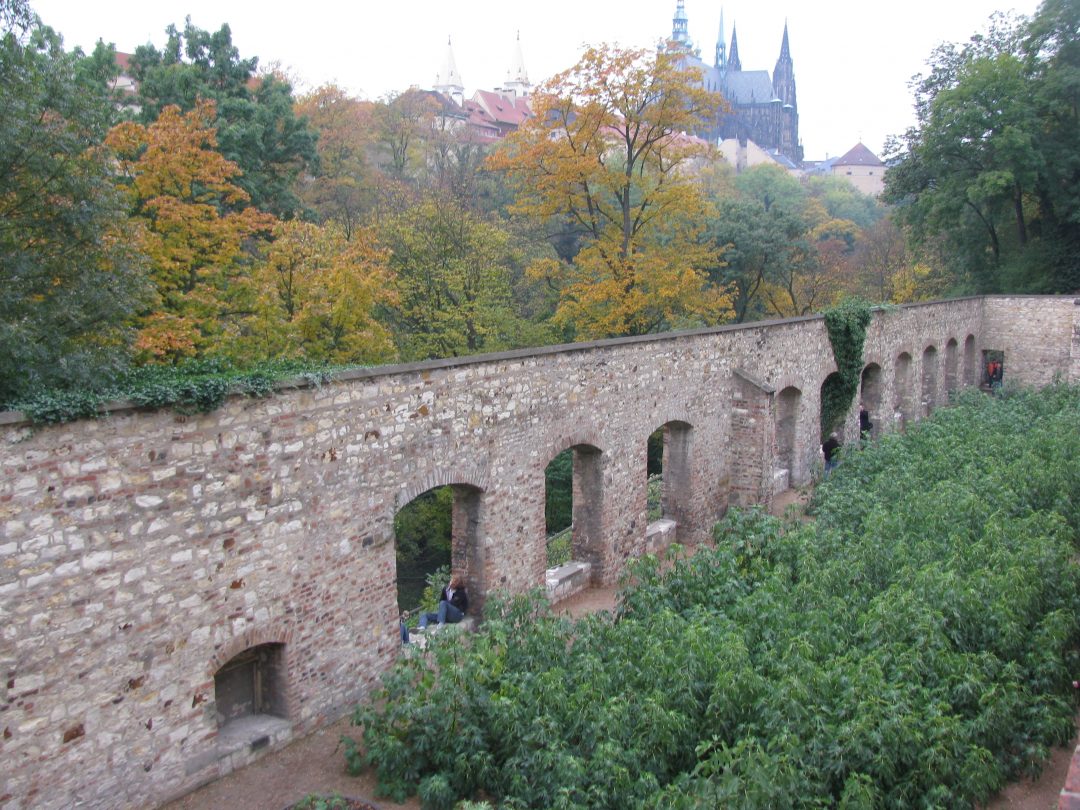 Every Picture Tells a Story: Romantic Autumn Days in Prague