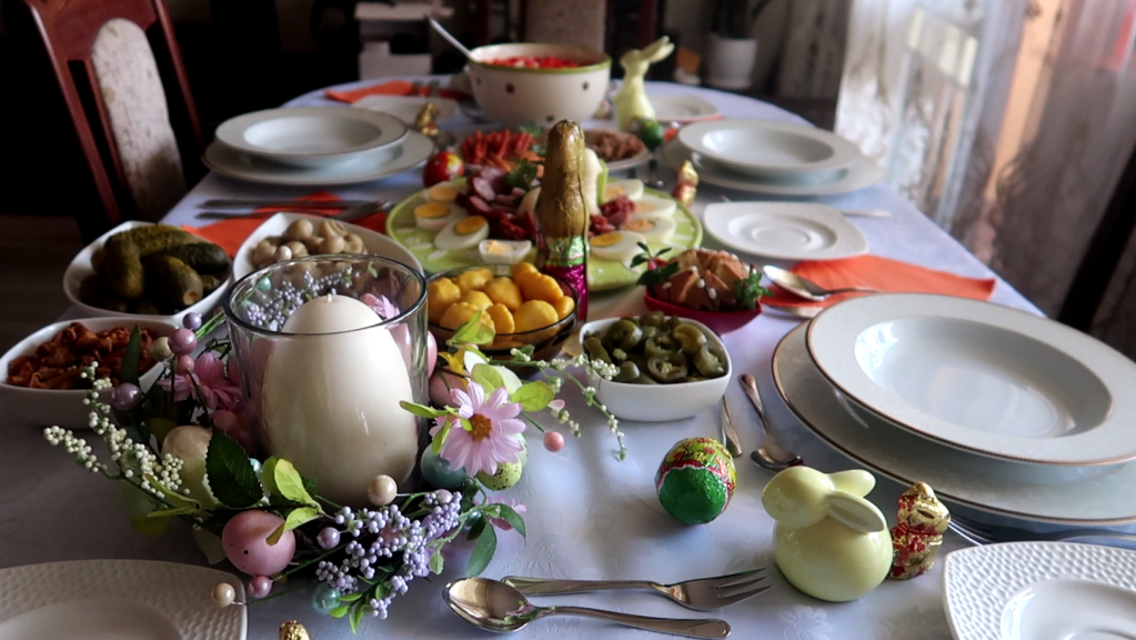 Polish: Gość w dom, Bóg w dom  