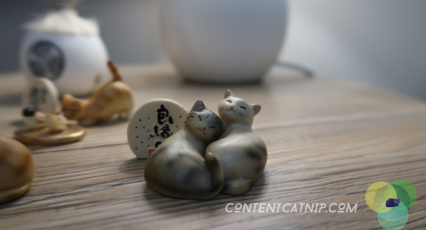 Netsuke & Gashapon toys Ancient Japanese treasures and modern collectibles