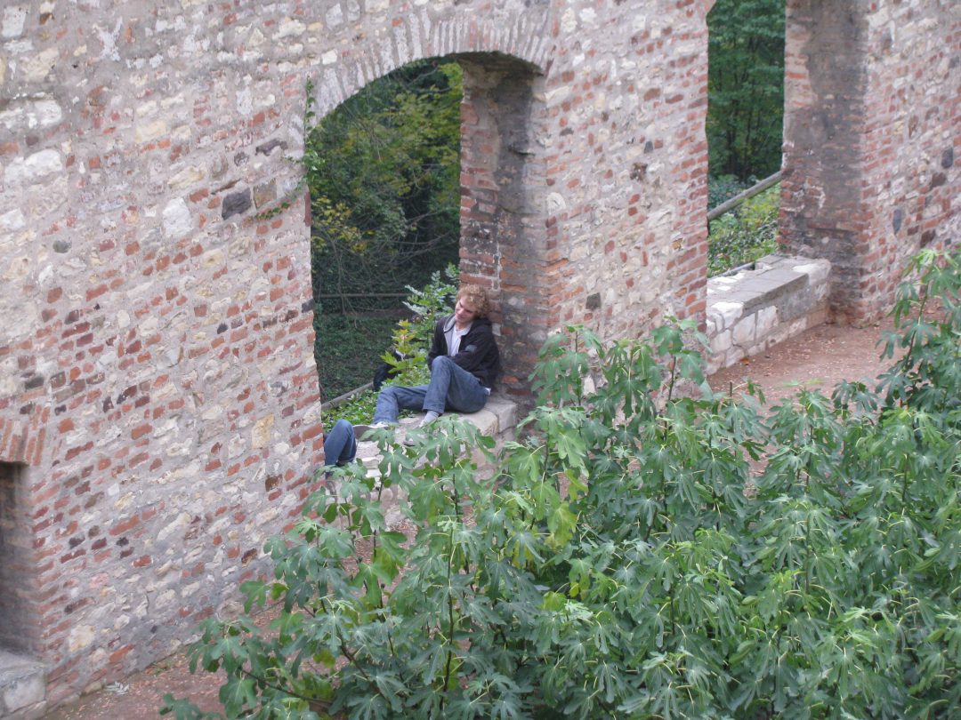 Every Picture Tells a Story: Romantic Autumn Days in Prague