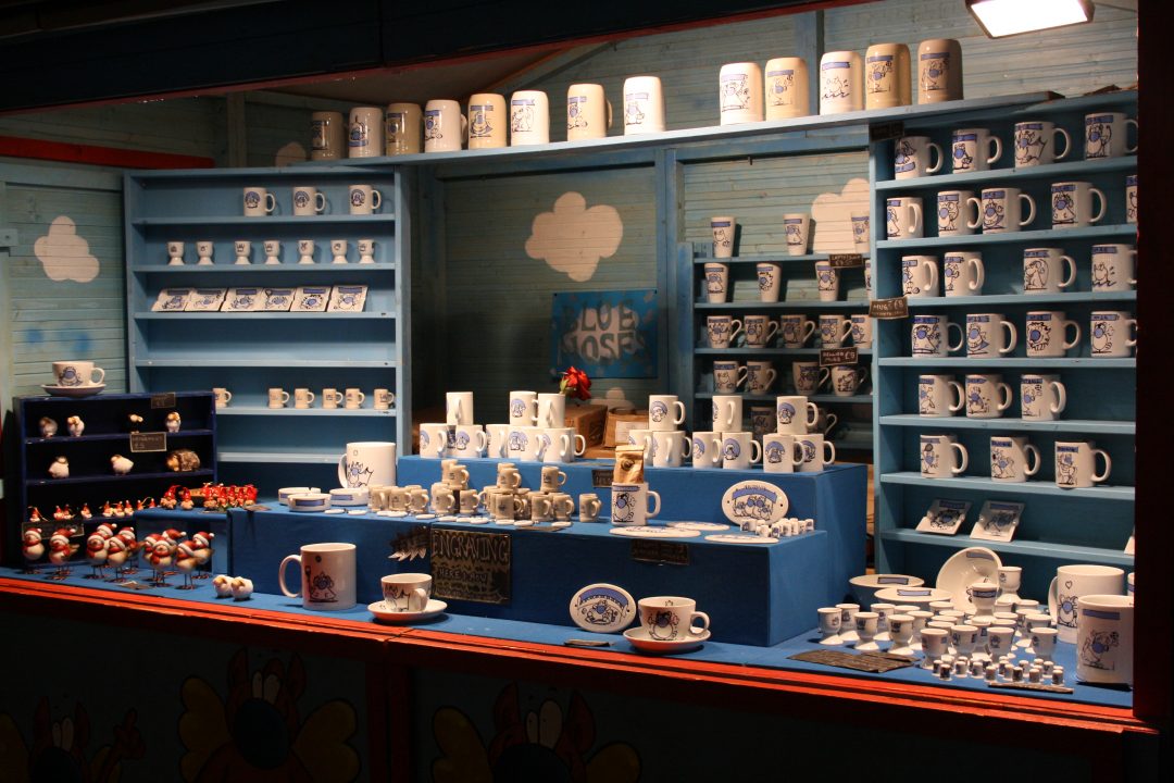 Luminous Edinburgh during Christmas time lit the way for work-weary me