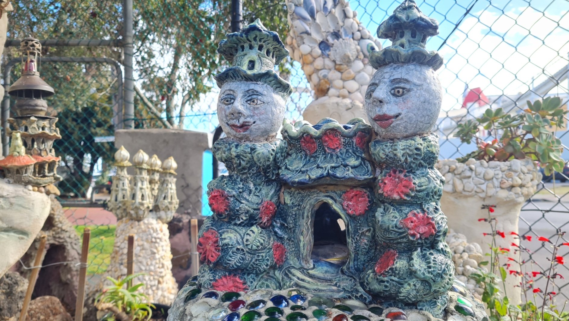 Travel | Mystical Melbourne | Tweedle dee and tweedle dum in community gardens