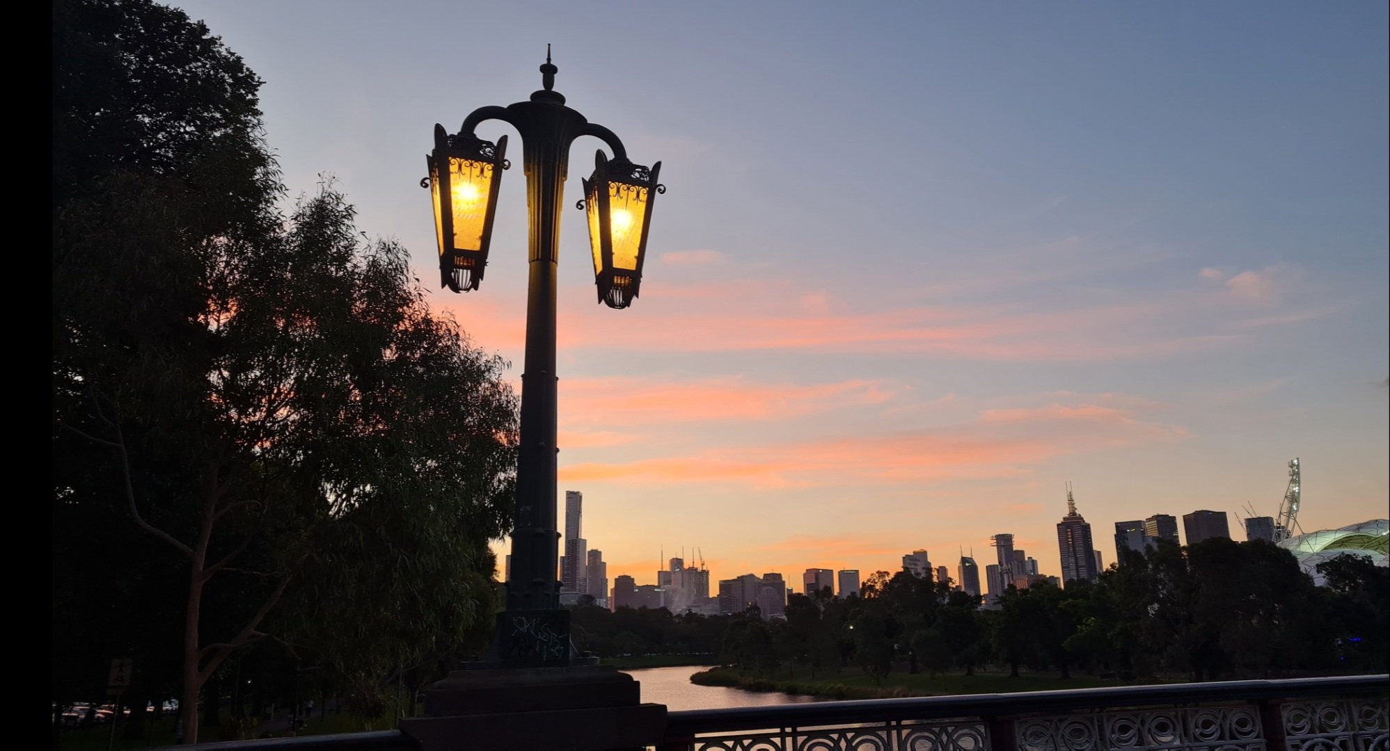 Travel: Melbourne's yarra river at dusk