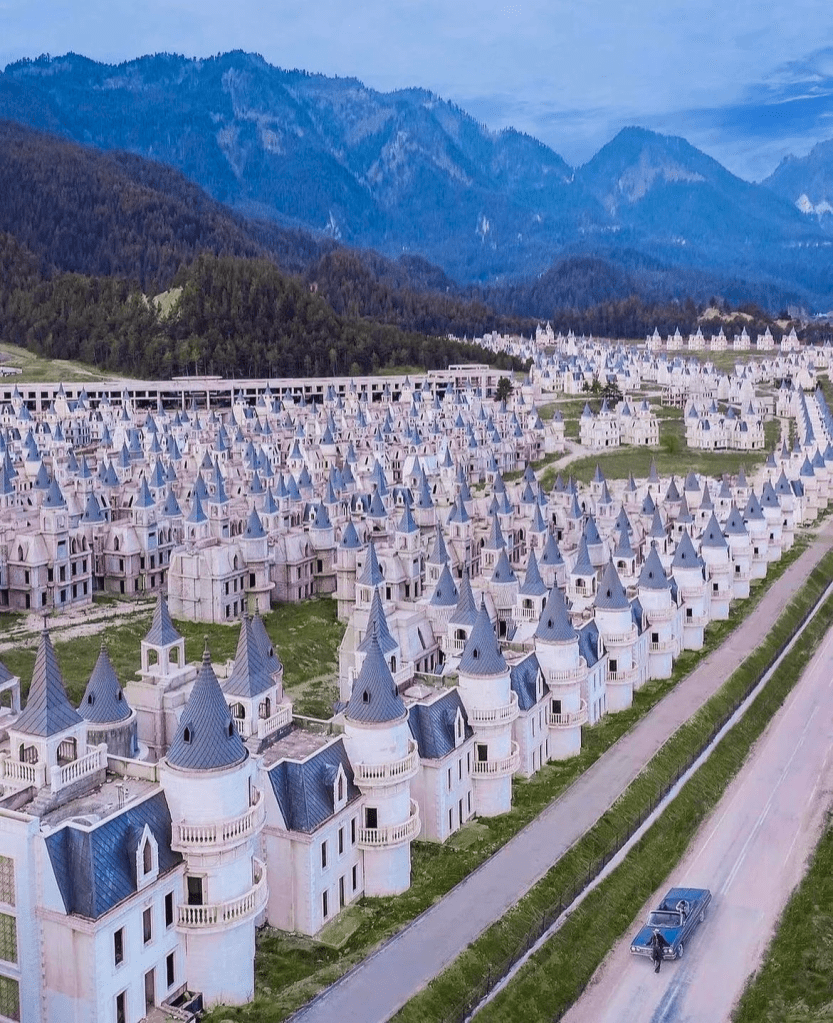 The strange abandoned mini castles of Burj Al Babas in Turkey